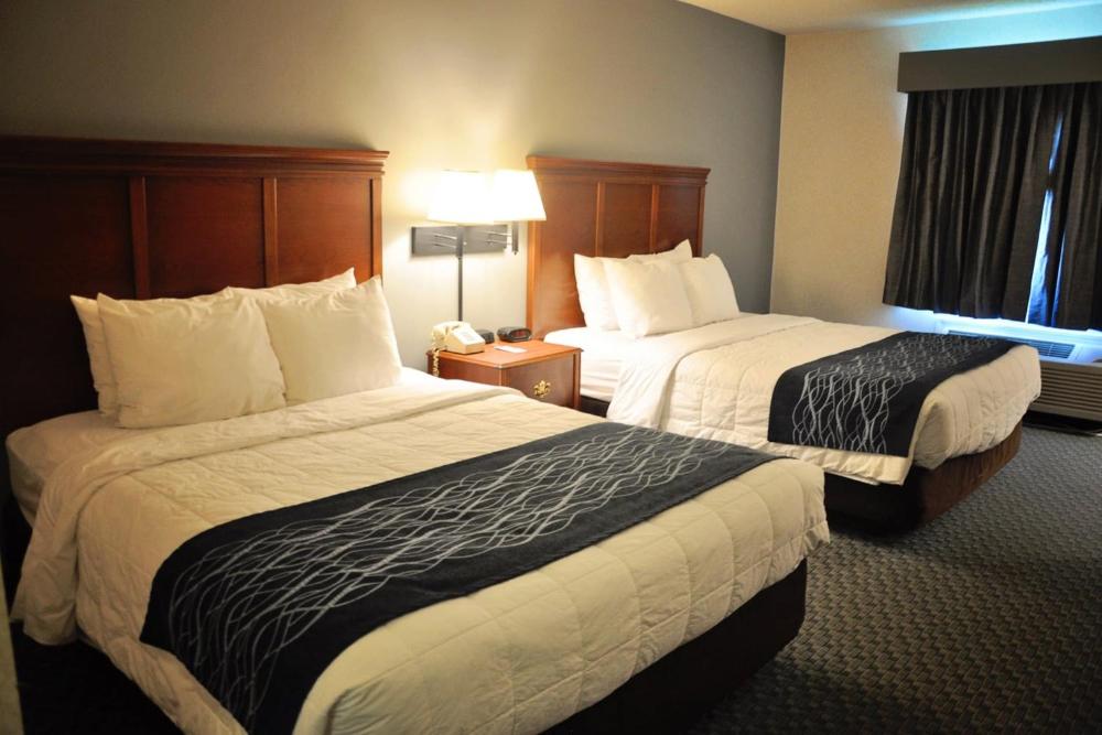 Queen Room with Two Queen Beds - Non-Smoking interior